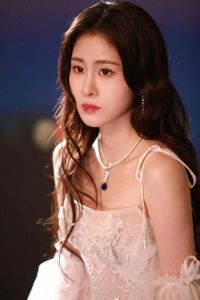 张碧晨2025新歌-张碧晨2025巡演启动，新歌火热，粉丝期待新作品