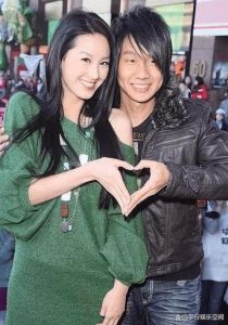 林俊杰44岁恋情曝光，小23岁网红女友身份曝光