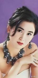 温碧霞近照引热议，岁月痕迹惹争议