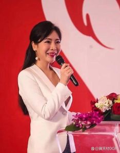 东方卫视前首席主播叶蓉幕后育女，低调生活获赞