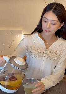 方媛节目穿平价衣，网友点赞她独立坚强，真实接地气