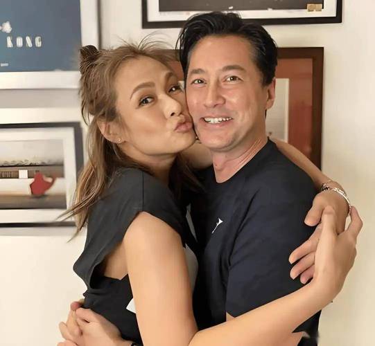 港圈男神王敏德,34年恩爱婚姻,幸福家庭生活!_影音快讯 - 小白资源网