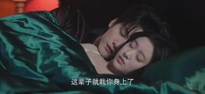 《炽夏》结局甜蜜！周柯宇包上恩吻戏20场，女主假意接近男主，10年后终成眷属